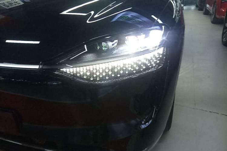 Used Hima AITO M9 2024 Range-Extended Ultra Version 42 kWh 6-Seater Model Left Front Headlight