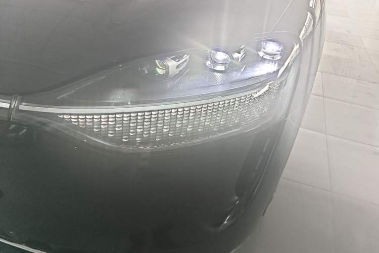 Used Hima AITO M9 2024 Range-Extended Ultra Version 42 kWh 6-Seater Model Left Front Headlight