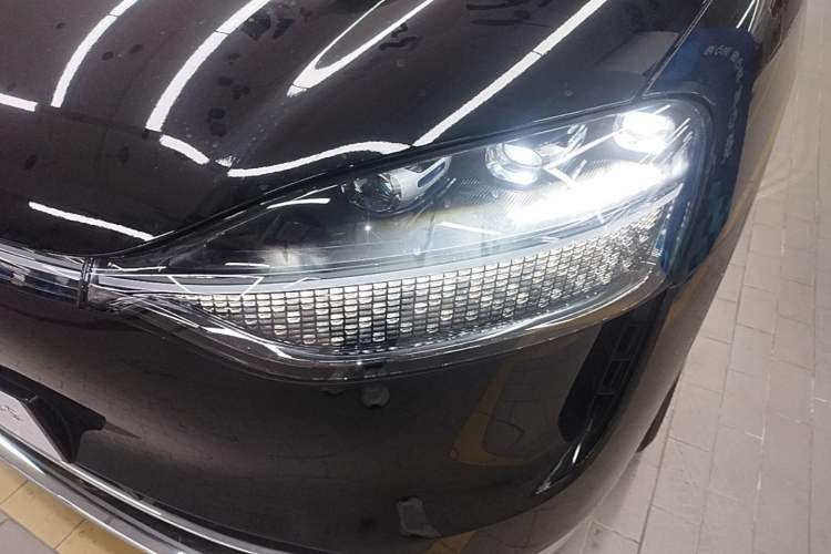 Used Hima AITO M9 2024 Range-Extended Ultra Version 42 kWh 6-Seater Model Left Front Headlight