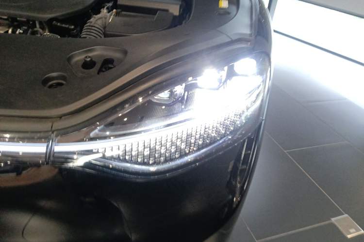 Used Hima AITO M9 2024 Range-Extended Ultra Version 42 kWh 6-Seater Model Left Front Headlight