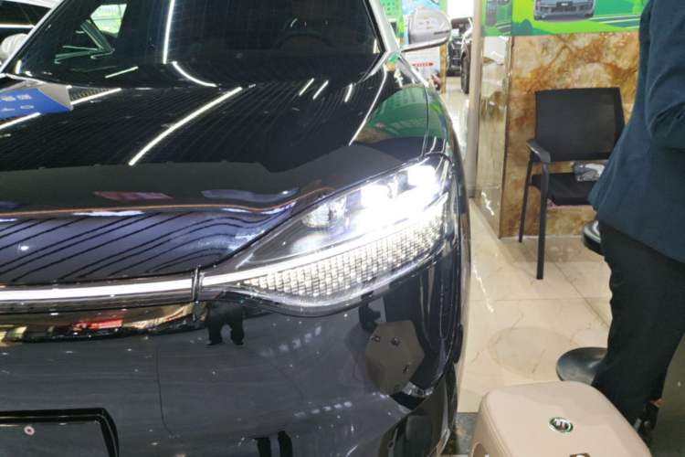 Used Hima AITO M9 2024 Range-Extended Ultra Version 42 kWh 6-Seater Model Left Front Headlight