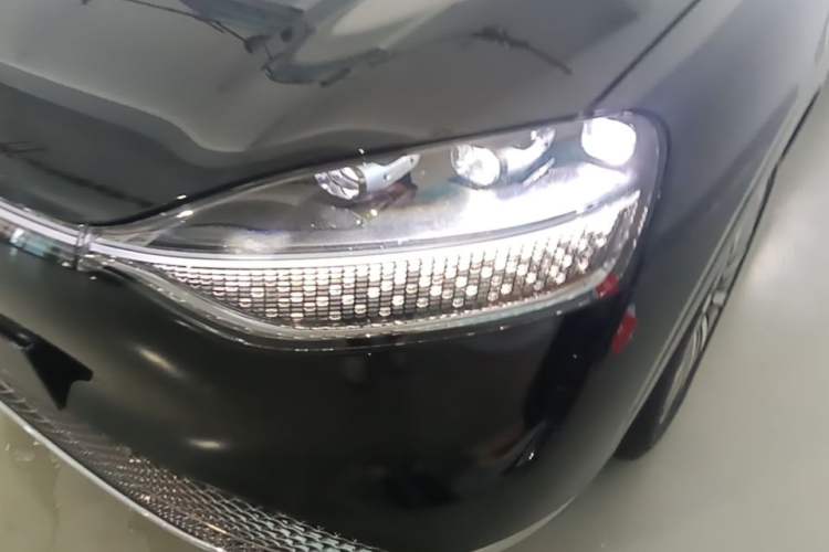 Used Hima AITO M9 2024 All-Electric Max Version 100 kWh 6-Seater Left Front Headlight