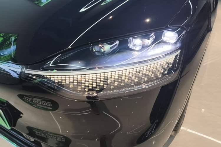 Used Hima AITO M9 2024 Range-Extended Ultra Version 42 kWh 6-Seater Model Left Front Headlight