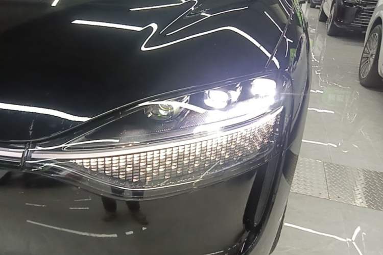 Used Hima AITO M9 2024 Range-Extended Ultra Version 42 kWh 6-Seater Model Left Front Headlight