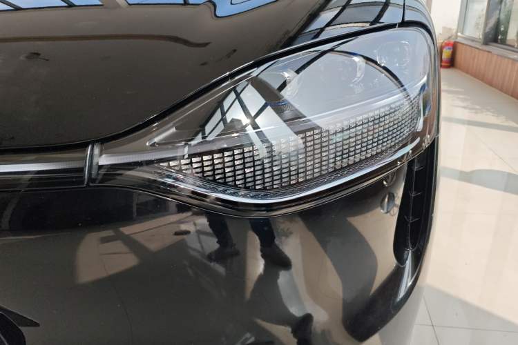 Used Hima AITO M9 2024 Range-Extended Ultra Version 42 kWh 6-Seater Model Left Front Headlight