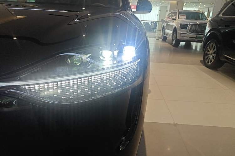 Used Hima AITO M9 2024 Range-Extended Ultra Version 42 kWh 6-Seater Model Left Front Headlight