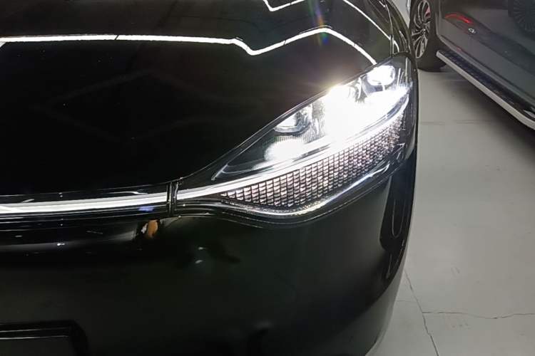 Used Hima AITO M9 2024 Range-Extended Ultra Version 42 kWh 6-Seater Model Left Front Headlight