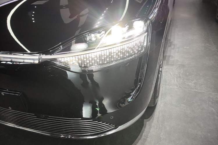 Used Hima AITO M9 2024 Range-Extended Ultra Version 52 kWh 6-Seater Model Left Front Headlight