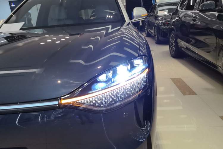 Used Hima AITO M9 2024 Range-Extended Ultra Version 42 kWh 6-Seater Model Left Front Headlight
