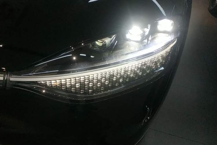 Used Hima AITO M9 2024 Range-Extended Ultra Version 52 kWh 5-Seater Model Left Front Headlight