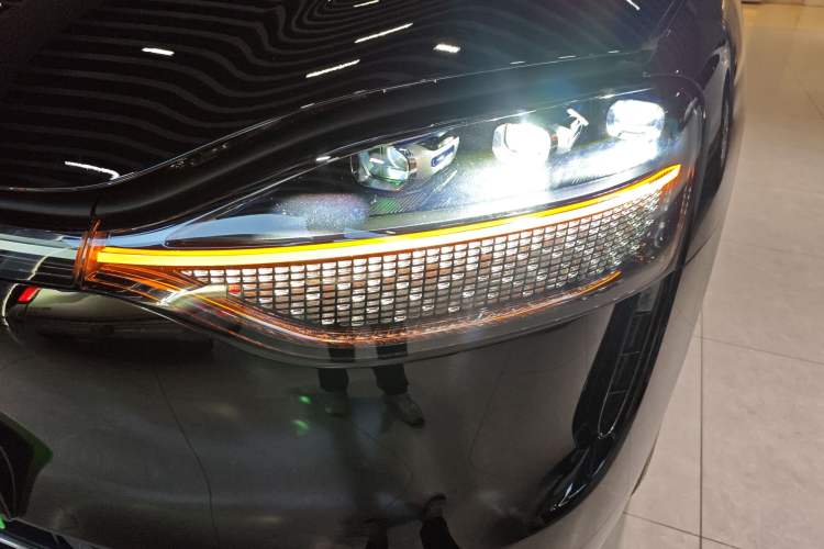 Used Hima AITO M9 2024 Range-Extended Ultra Version 52 kWh 5-Seater Model Left Front Headlight
