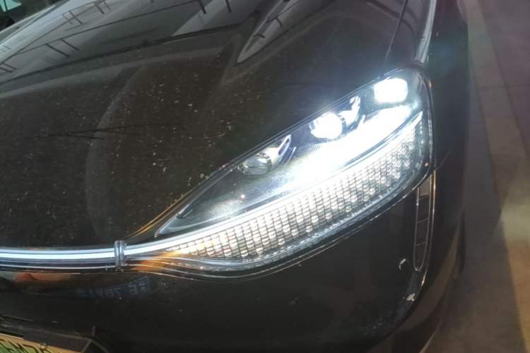 Used Hima AITO M9 2024 Range-Extended Ultra Version 42 kWh 6-Seater Model Left Front Headlight