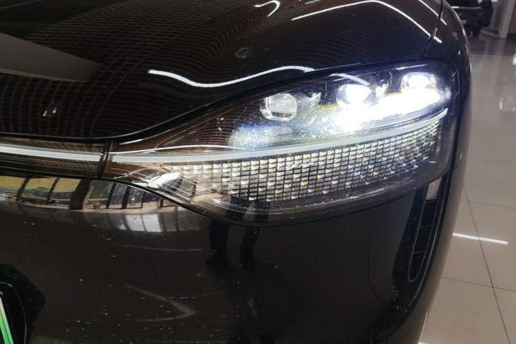 Used Hima AITO M9 2024 Range-Extended Max Edition 52 kWh 6-Seater Version Left Front Headlight