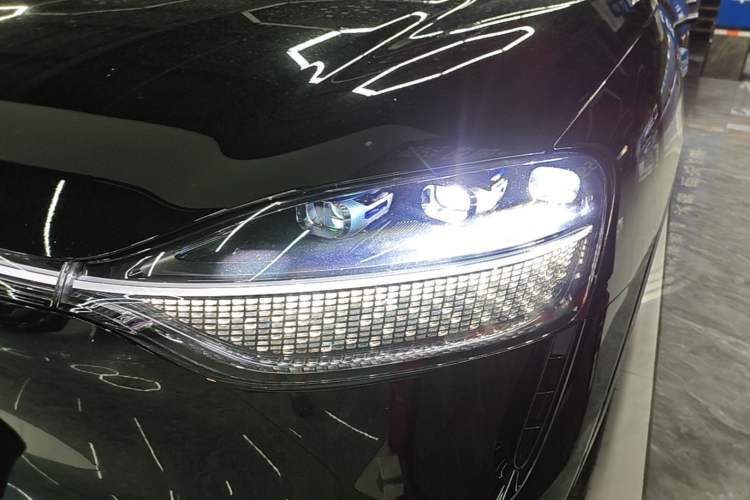 Used Hima AITO M9 2024 Range-Extended Ultra Version 42 kWh 6-Seater Model Left Front Headlight