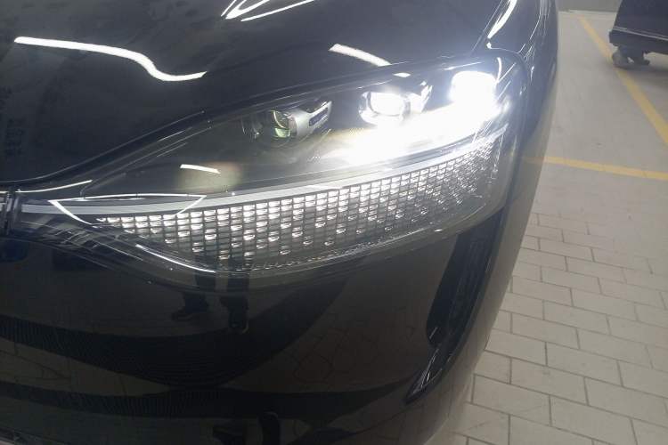 Used Hima AITO M9 2024 Range-Extended Ultra Version 42 kWh 6-Seater Model Left Front Headlight