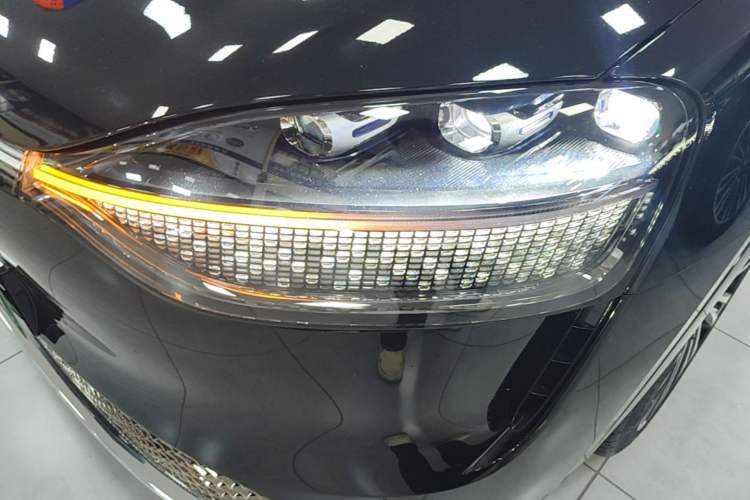 Used Hima AITO M9 2024 All-Electric Ultra Version 100 kWh 6-Seater Model Left Front Headlight