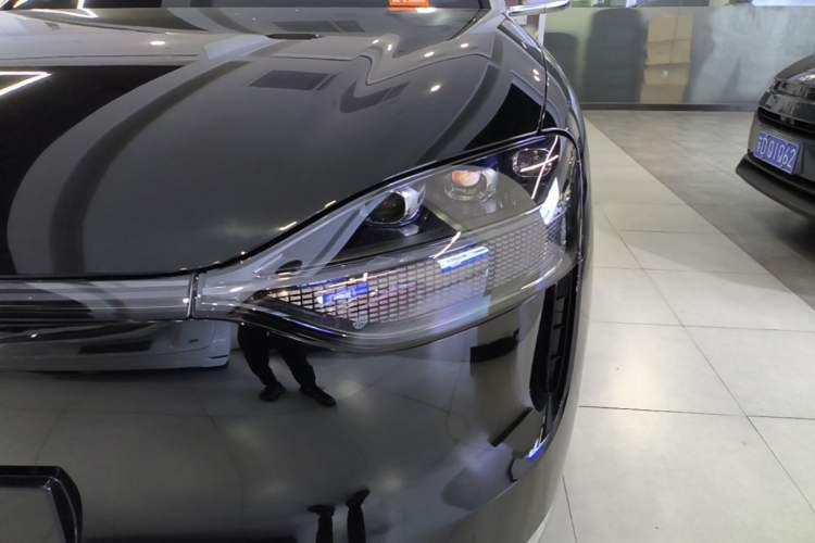 Used Hima AITO M9 2024 Range-Extended Ultra Version 42 kWh 6-Seater Model Left Front Headlight