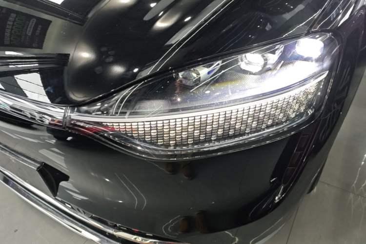 Used Hima AITO M9 2024 Range-Extended Ultra Version 52 kWh 5-Seater Model Left Front Headlight