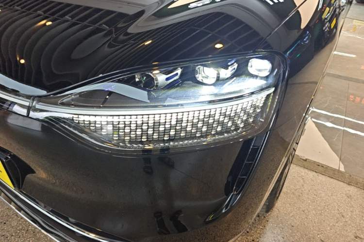 Used Hima AITO M9 2024 Range-Extended Ultra Version 42 kWh 6-Seater Model Left Front Headlight