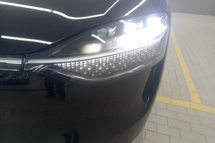 Used Hima AITO M9 2024 Range-Extended Ultra Version 42 kWh 6-Seater Model Left Front Headlight