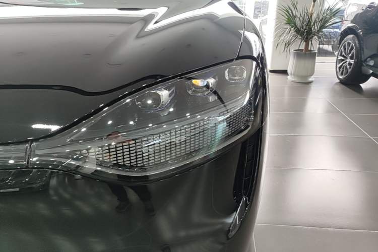 Used Hima AITO M9 2024 Range-Extended Ultra Version 42 kWh 6-Seater Model Left Front Headlight