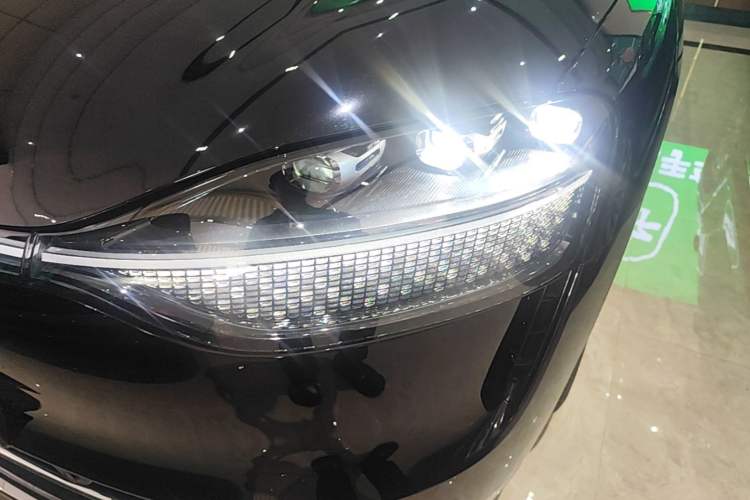 Used Hima AITO M9 2024 Range-Extended Ultra Version 42 kWh 6-Seater Model Left Front Headlight