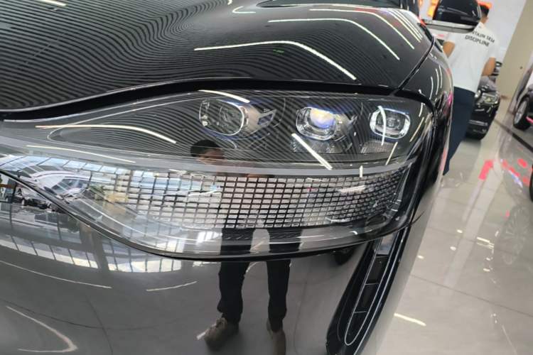 Used Hima AITO M9 2024 Range-Extended Ultra Version 52 kWh 6-Seater Model Left Front Headlight