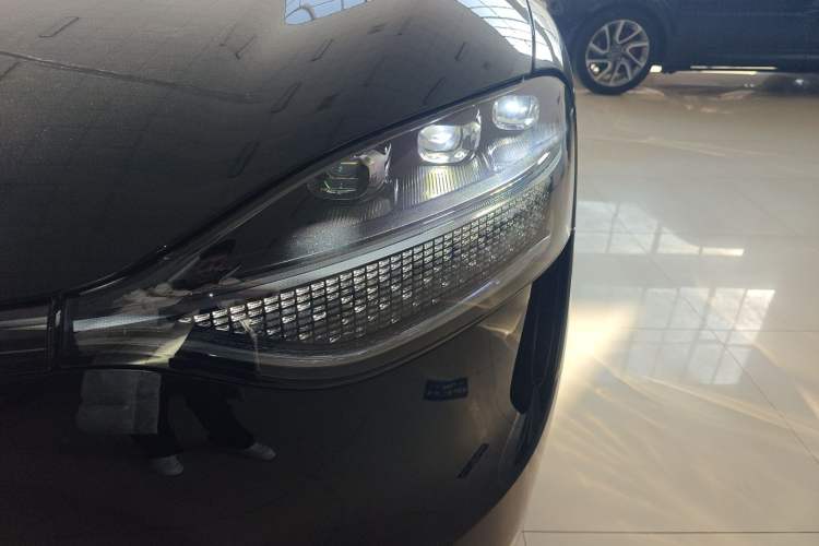 Used Hima AITO M9 2024 Range-Extended Ultra Version 52 kWh 6-Seater Model Left Front Headlight