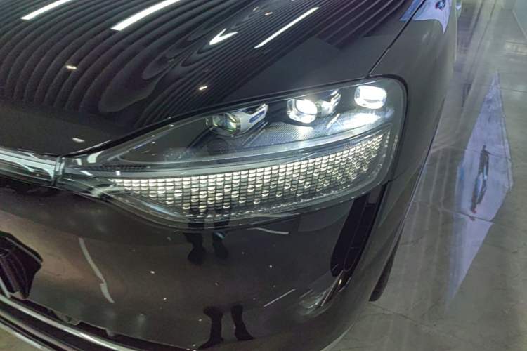 Used Hima AITO M9 2024 Range-Extended Ultra Version 42 kWh 6-Seater Model Left Front Headlight