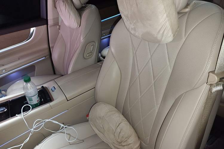 Used Hima AITO M9 2024 Range-Extended Ultra Version 42 kWh 6-Seater Model Left Front Seat