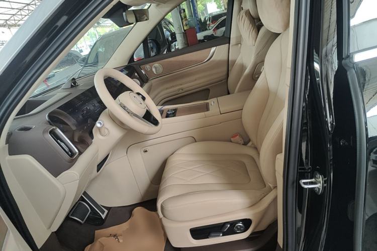 Used Hima AITO M9 2024 Range-Extended Ultra Version 42 kWh 6-Seater Model Left Front Seat