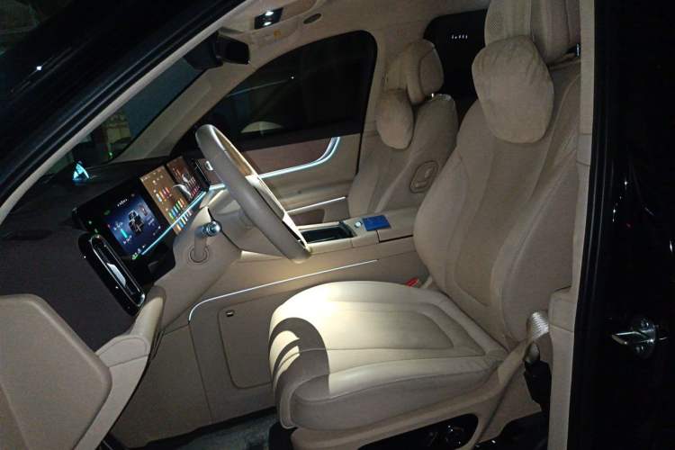 Used Hima AITO M9 2024 Range-Extended Ultra Version 42 kWh 6-Seater Model Left Front Seat
