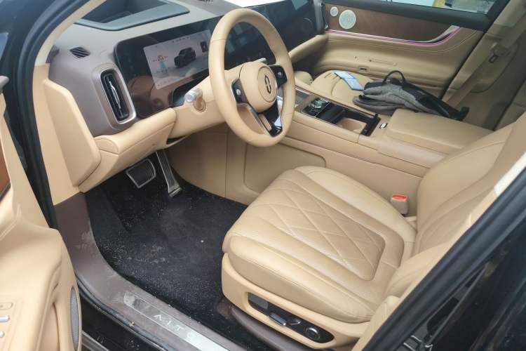 Used Hima AITO M9 2024 Range-Extended Ultra Version 42 kWh 6-Seater Model Left Front Seat