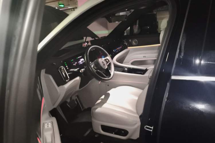 Used Hima AITO M9 2024 All-Electric Ultra Version 100 kWh 6-Seater Model Left Front Seat