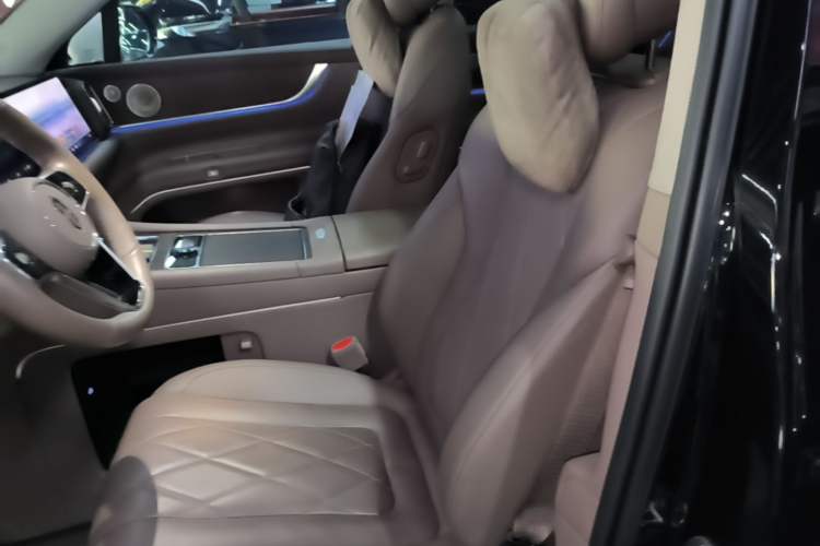 Used Hima AITO M9 2024 Range-Extended Ultra Version 52 kWh 5-Seater Model Left Front Seat