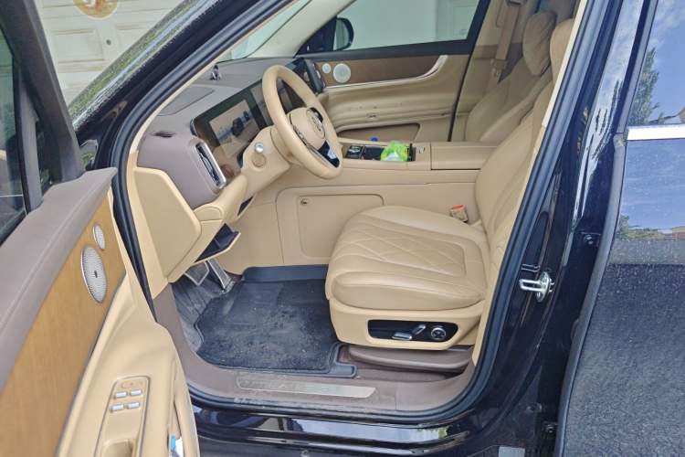 Used Hima AITO M9 2024 All-Electric Ultra Version 100 kWh 6-Seater Model Left Front Seat