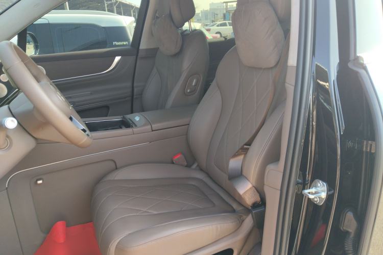 Used Hima AITO M9 2024 All-Electric Ultra Version 100 kWh 5-Seater Model Left Front Seat