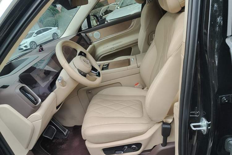 Used Hima AITO M9 2024 Range-Extended Max Edition 42 kWh 6-Seater Version Left Front Seat