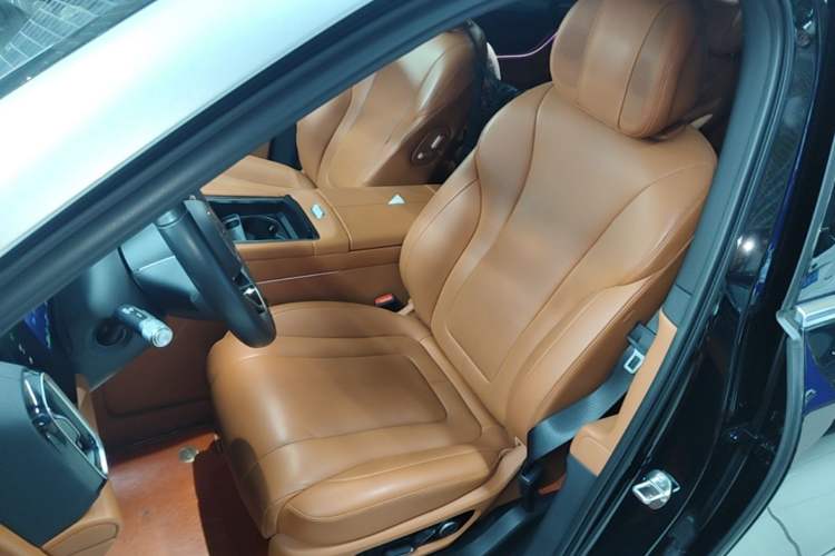 Used Hima AITO M9 2024 Range-Extended Ultra Version 42 kWh 6-Seater Model Left Front Seat