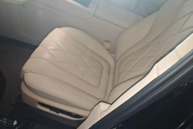 Used Hima AITO M9 2024 Range-Extended Ultra Version 52 kWh 6-Seater Model Left Front Seat