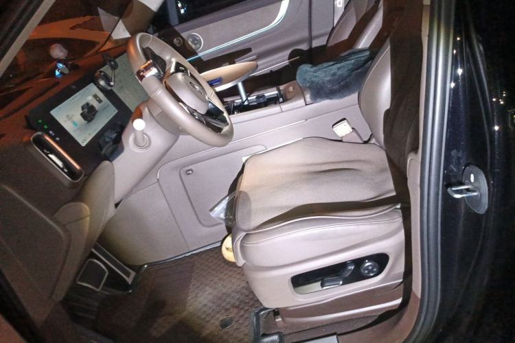 Used Hima AITO M9 2024 Range-Extended Ultra Version 52 kWh 5-Seater Model Left Front Seat