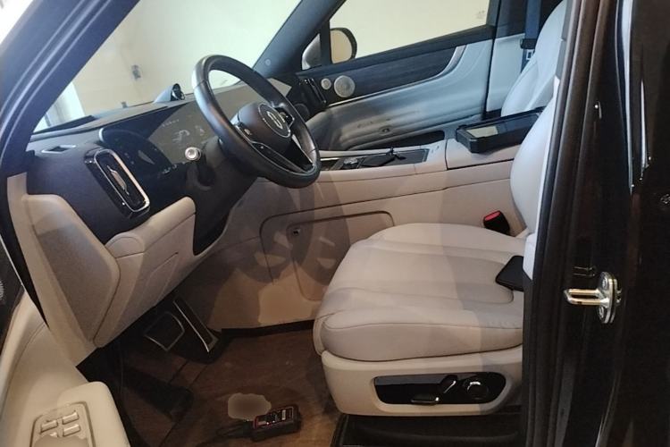 Used Hima AITO M9 2024 Range-Extended Ultra Version 42 kWh 6-Seater Model Left Front Seat