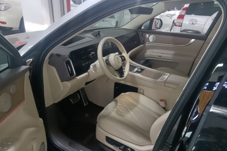 Used Hima AITO M9 2024 Range-Extended Ultra Version 42 kWh 6-Seater Model Left Front Seat