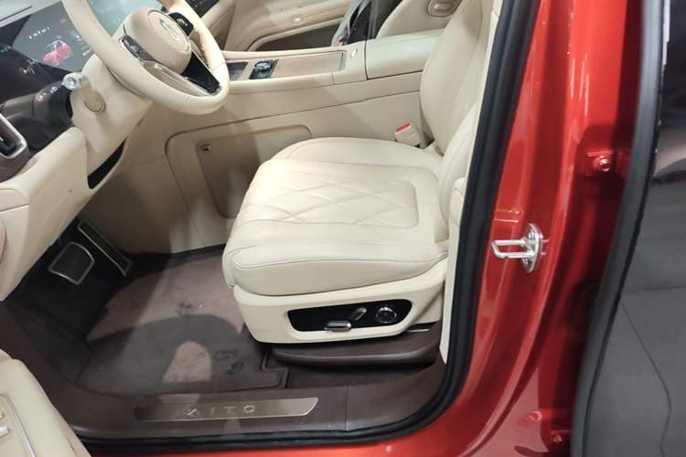 Used Hima AITO M9 2024 Range-Extended Ultra Version 52 kWh 6-Seater Model Left Front Seat