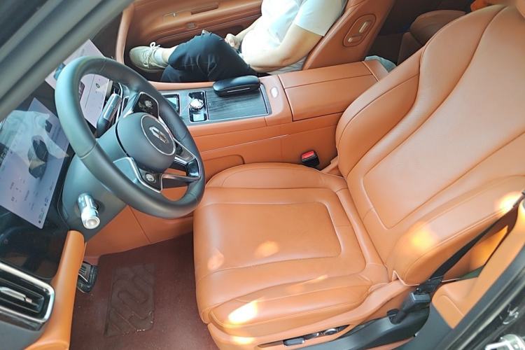 Used Hima AITO M9 2024 Range-Extended Ultra Version 52 kWh 6-Seater Model Left Front Seat