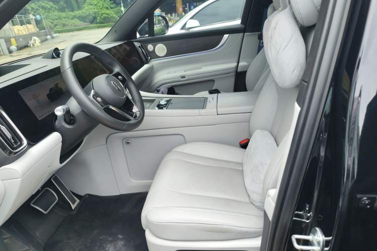 Used Hima AITO M9 2024 All-Electric Ultra Version 100 kWh 6-Seater Model Left Front Seat
