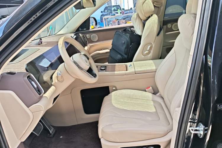 Used Hima AITO M9 2024 Range-Extended Max Edition 42 kWh 6-Seater Version Left Front Seat