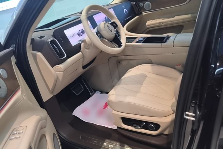 Used Hima AITO M9 2024 Range-Extended Ultra Version 42 kWh 6-Seater Model Left Front Seat