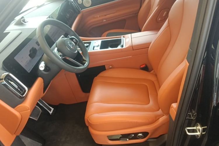 Used Hima AITO M9 2024 All-Electric Ultra Version 100 kWh 5-Seater Model Left Front Seat