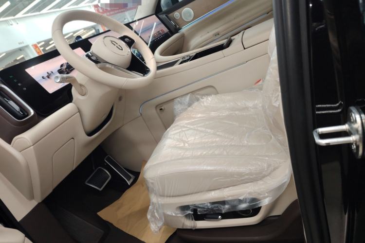 Used Hima AITO M9 2024 Range-Extended Ultra Version 42 kWh 6-Seater Model Left Front Seat